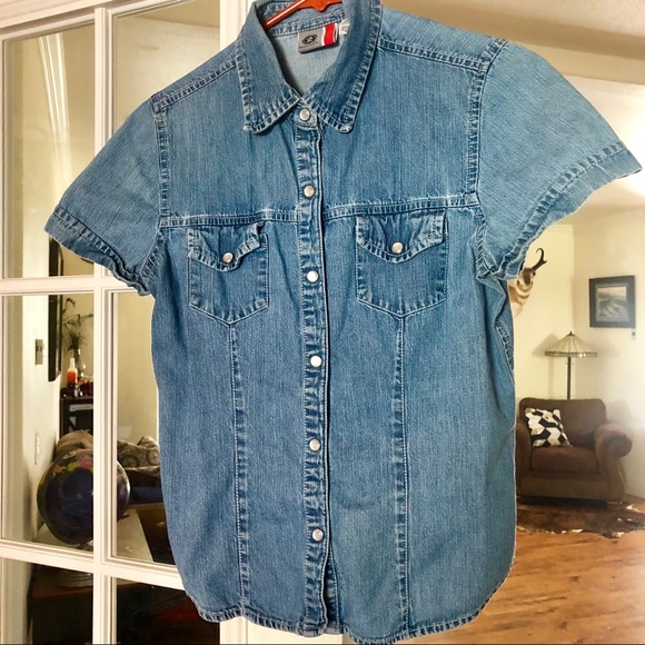 Arizona Jean Company Tops - Denim western top 💙